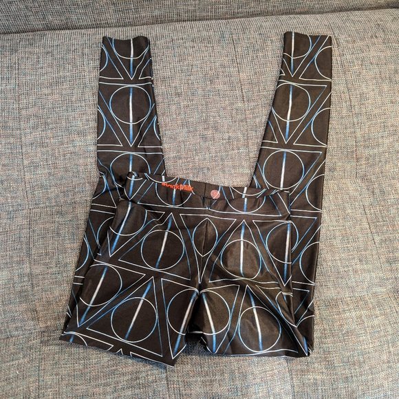 Deathly Hallows Workout Leggings - Picture 3 of 4